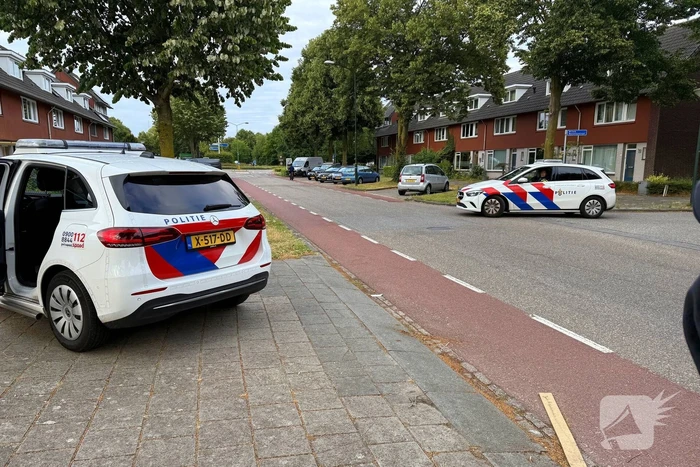 Schietpartij na voorbijrijden auto, politie doorzoekt straat