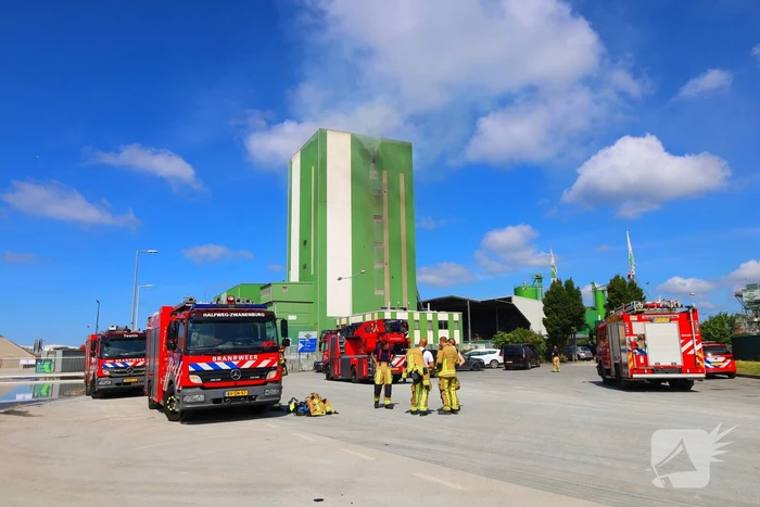 Enorme inzet voor bestrijding bedrijfsbrand