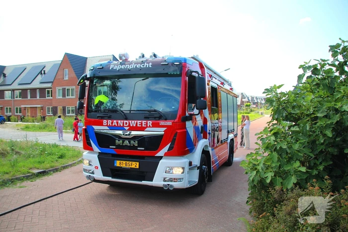 Kinderen ontdekken bermbrand en waarschuwen