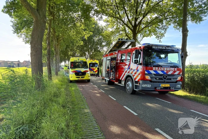 Auto rijdt sloot in met dodelijke afloop