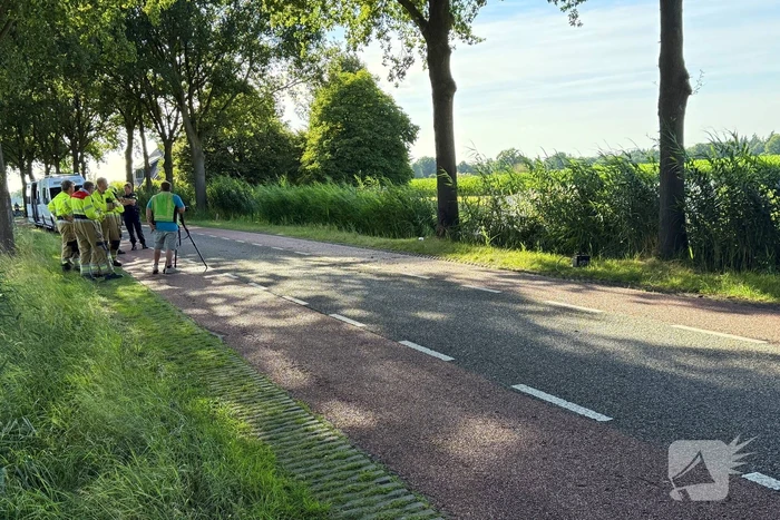 Auto rijdt sloot in met dodelijke afloop