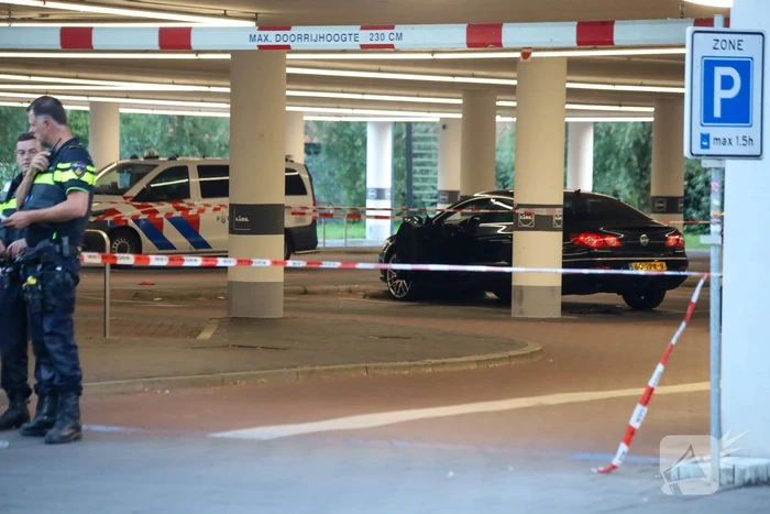 Steekincident leidt tot gewonde en auto te water