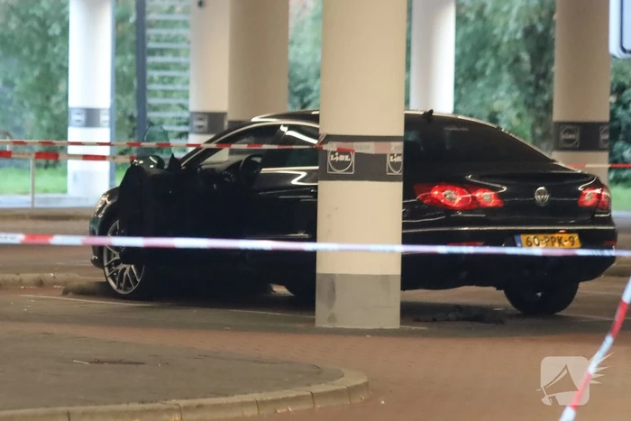 Steekincident leidt tot gewonde en auto te water