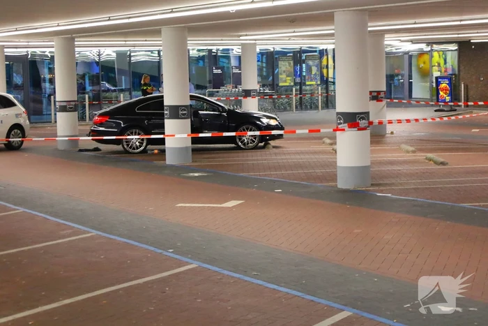 Steekincident leidt tot gewonde en auto te water