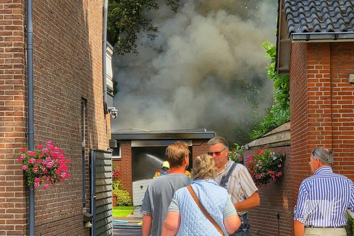 Brand in bijgebouw snel opgeschaald