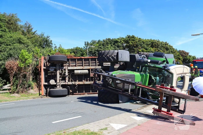 Tractor omgekanteld door uitwijken