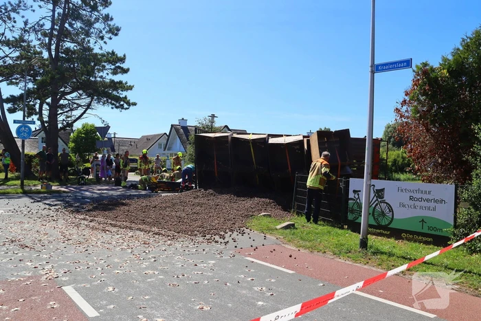 Tractor omgekanteld door uitwijken