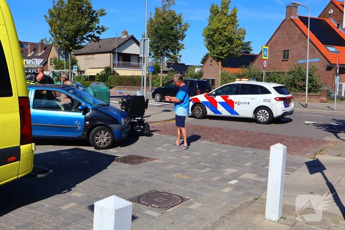 Automobilist botst op scootmobiel