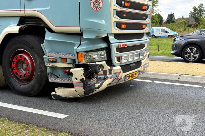 Aanrijding vrachtwagen en auto