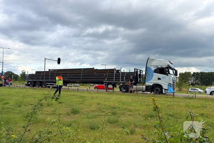 Aanrijding vrachtwagen en auto