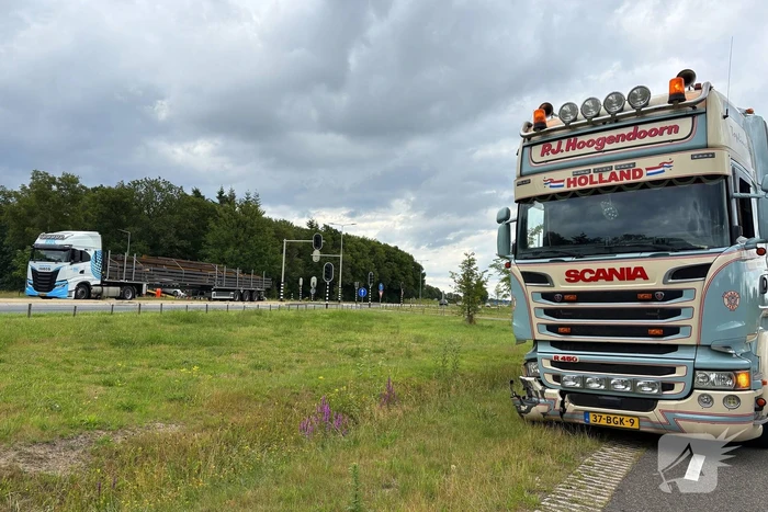 Aanrijding vrachtwagen en auto