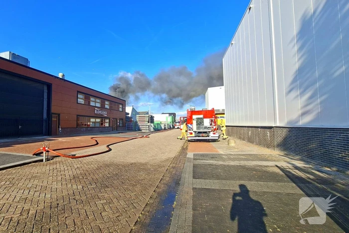 Zeer grote brand op industriegebied