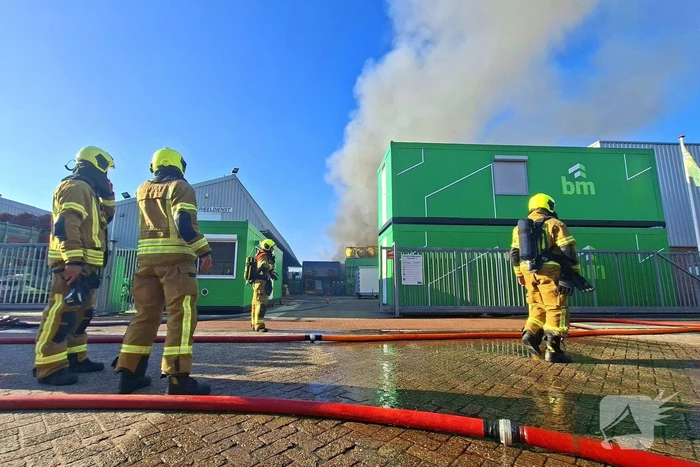 Zeer grote brand op industriegebied
