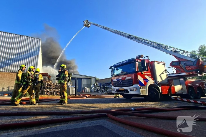 Zeer grote brand op industriegebied