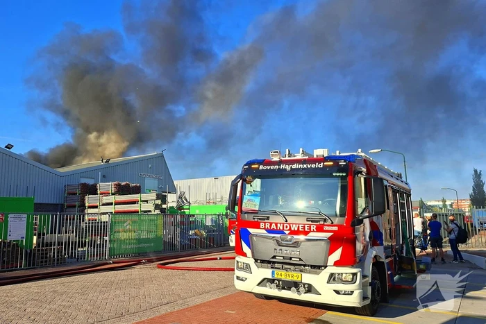 Zeer grote brand op industriegebied