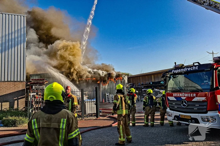 Zeer grote brand op industriegebied