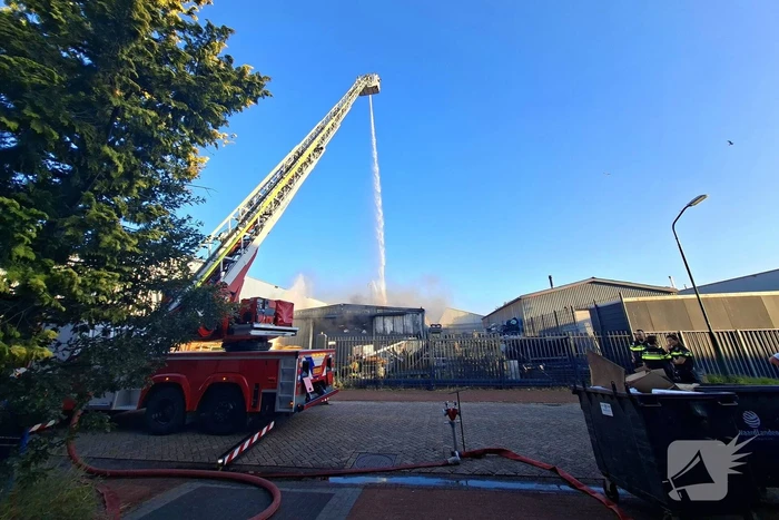 Zeer grote brand op industriegebied