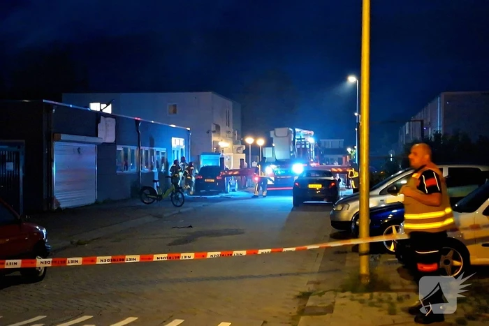 Hoogwerker ingezet bij brand bijgebouw