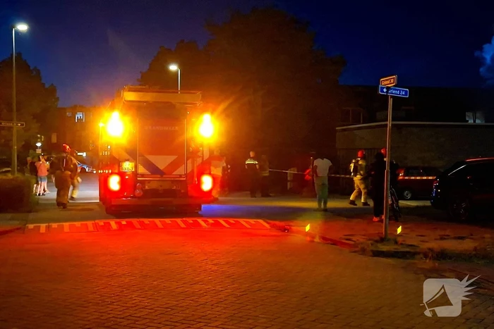 Hoogwerker ingezet bij brand bijgebouw