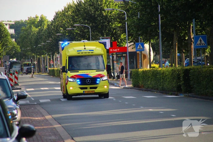 Zwaargewonde bij aanrijding met lijnbus
