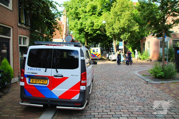 Twee scooterrijders gecontroleerd na botsing