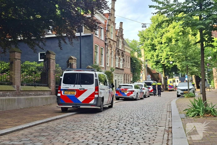 Twee scooterrijders gecontroleerd na botsing