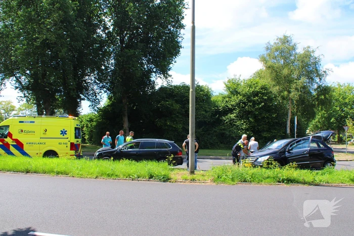 Auto's beschadigd in aanrijding