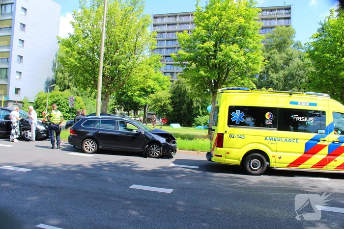 Auto's beschadigd in aanrijding