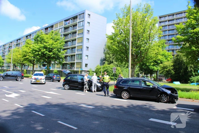 Auto's beschadigd in aanrijding