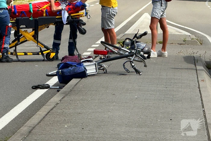 Botsing met vrachtwagen leidt tot zwaargewonde