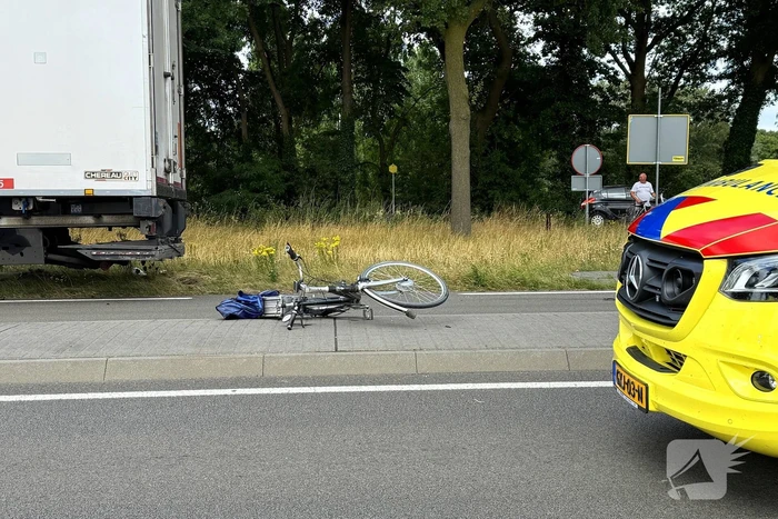 Botsing met vrachtwagen leidt tot zwaargewonde
