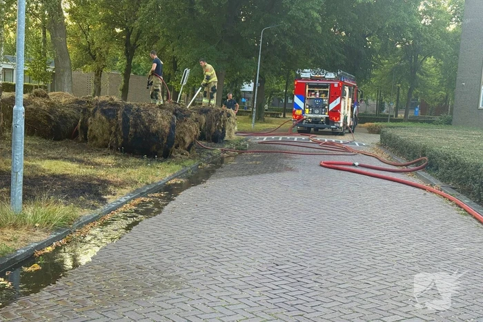 Flink aantal hooibalen in brand