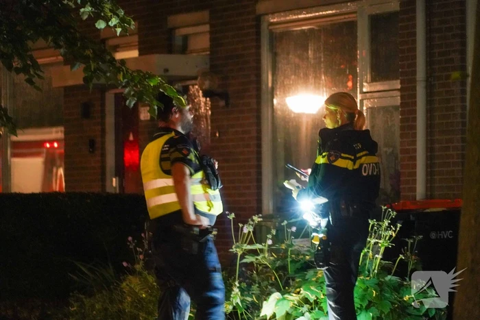 Voordeur van woning beschadigd na explosie