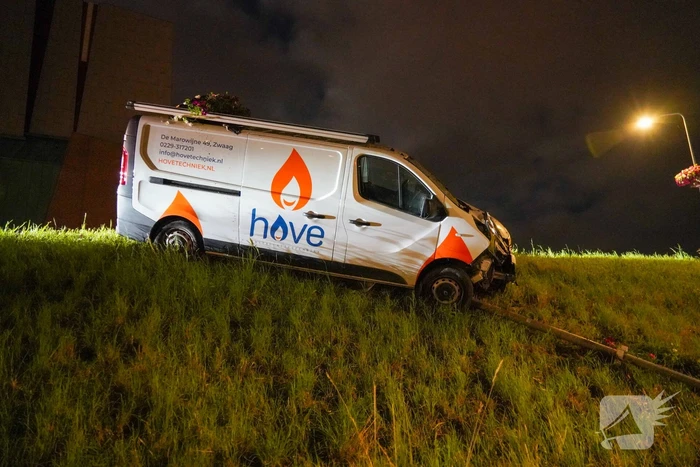 Bus beschadigd door uitwijken