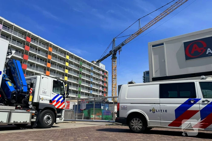 Persoon overleden na val van hijskraan