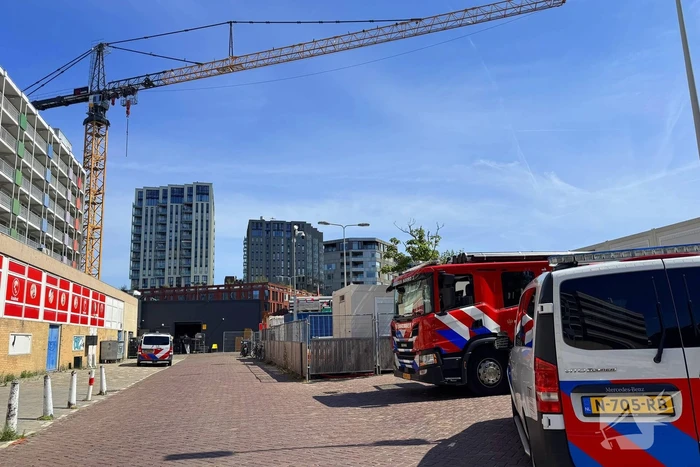 Persoon overleden na val van hijskraan