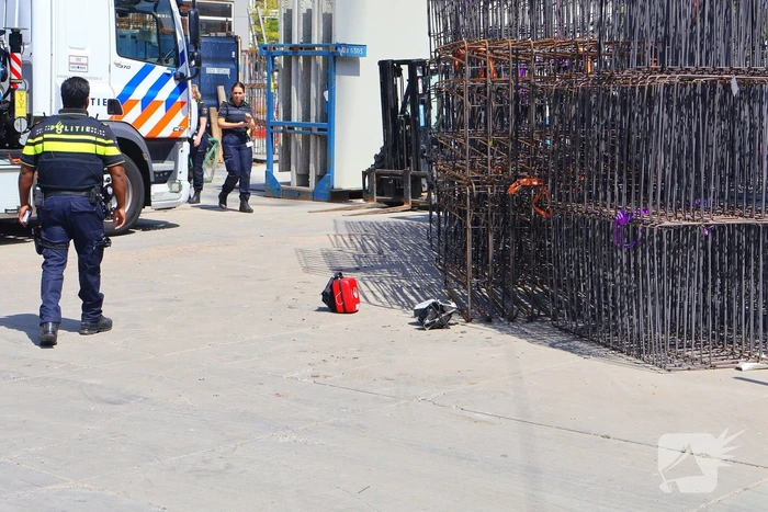 Persoon overleden na val van hijskraan
