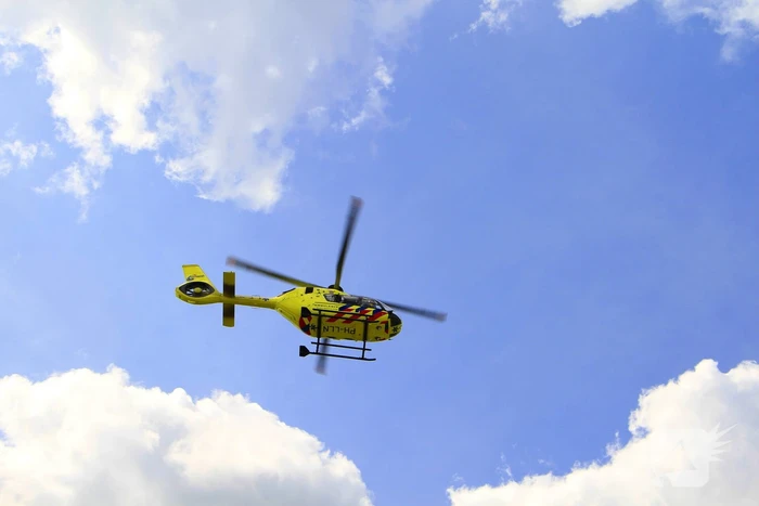 Wielrenner zwaargewond bij aanrijding, zoekactie naar bestuurder