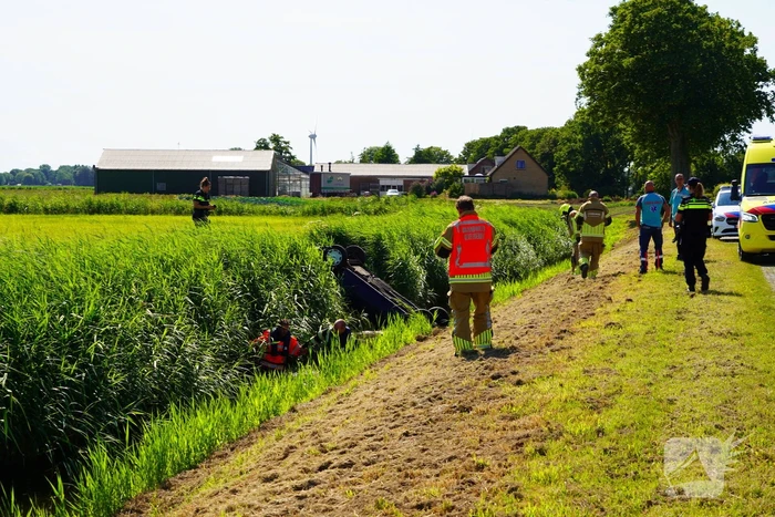 Inzittenden verlaten ongevalslocatie