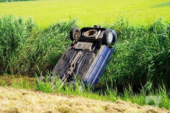 Inzittenden verlaten ongevalslocatie