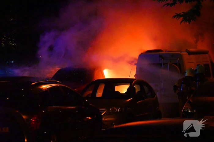 Voertuigbrand veroorzaakt grote schade