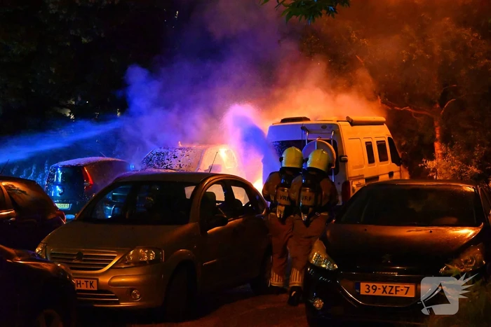Voertuigbrand veroorzaakt grote schade