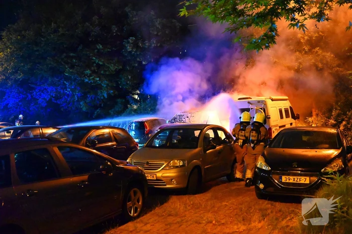 Voertuigbrand veroorzaakt grote schade