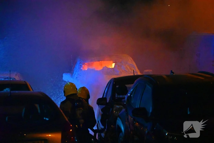 Voertuigbrand veroorzaakt grote schade