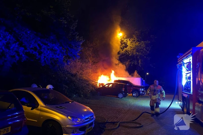 Voertuigbrand veroorzaakt grote schade