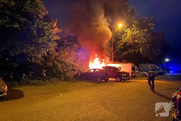 Voertuigbrand veroorzaakt grote schade
