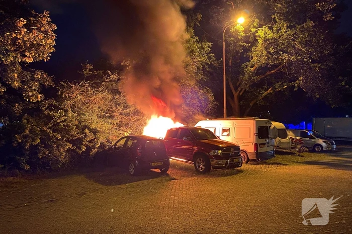 Voertuigbrand veroorzaakt grote schade