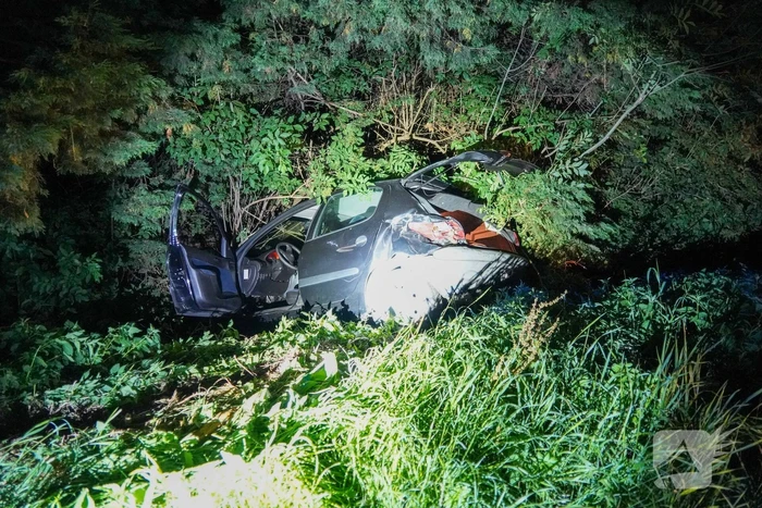 Bestuurder ongedeerd na zware crash
