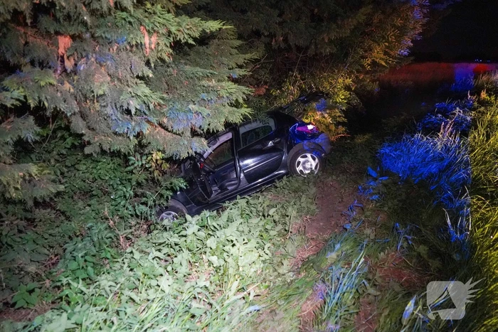 Bestuurder ongedeerd na zware crash