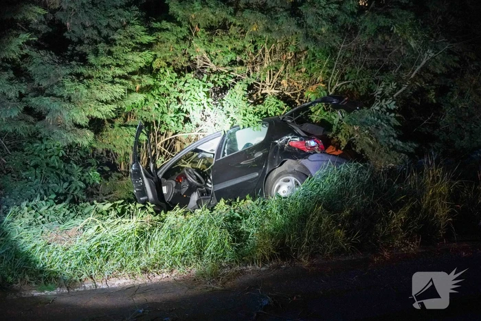Bestuurder ongedeerd na zware crash